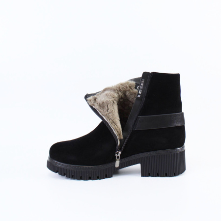 Ботинки с декоративными ремешками