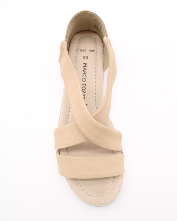 Босоножки на плоской подошве