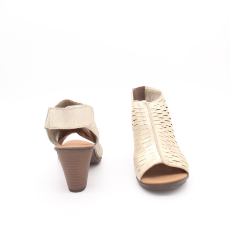 Босоножки с лазерной обработкой