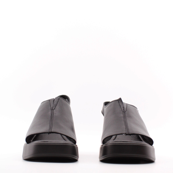 SPUR босоножки массивной подошве