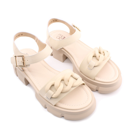 Босоножки с цепями MADELLA