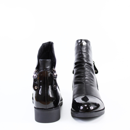 Ботинки с лакированым носком