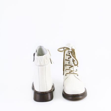 Ботинки с двухцветными шнурками