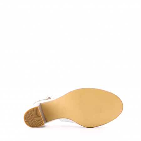 Белые открытые босоножки с перфорацией Health Shoes