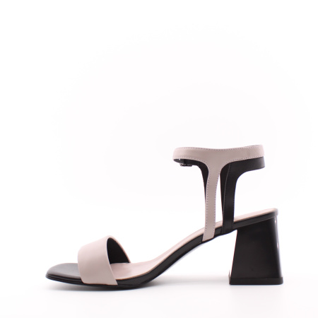 Босоножкина высоком квадратном каблуке LADY COUTURE