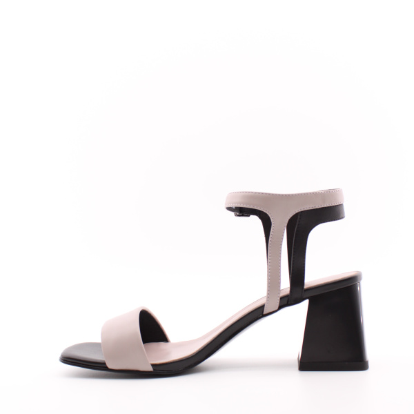 Босоножкина высоком квадратном каблуке LADY COUTURE