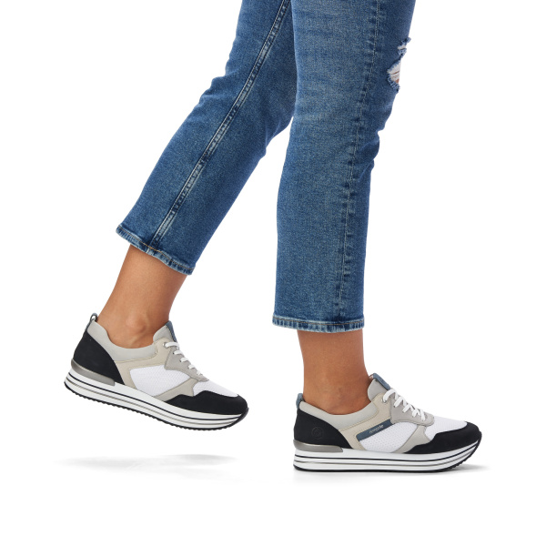 Светлые кроссовки из комбинированных материалов REMONTE