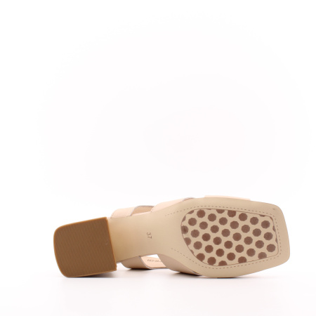 Классические бежевые босоножки на каблуке LADY COUTURE