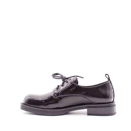 Полуботинки лаковые на низком каблуке RESPECT