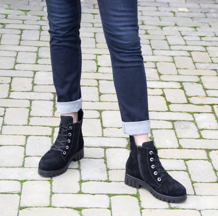 Замшевые ботинки на меху