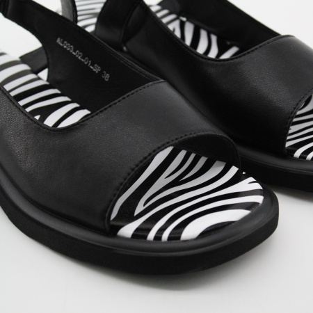 SPUR босоножки -классика в черном цвете