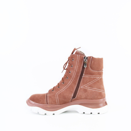 Ботинки на массивной подошве