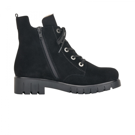 Замшевые ботинки на меху