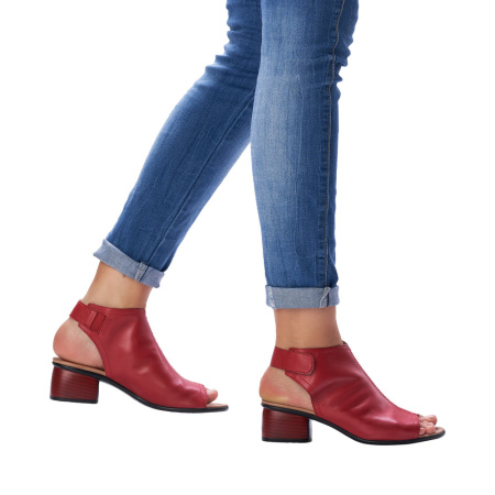 Красные босоножки на низком каблуке REMONTE