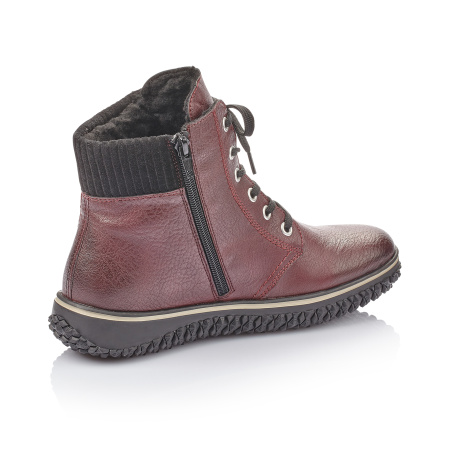 Бордовые ботинки