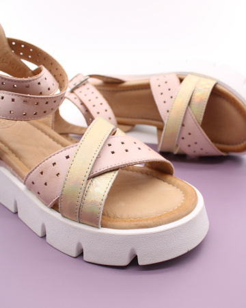 Босоножки на массивной подошве SandM