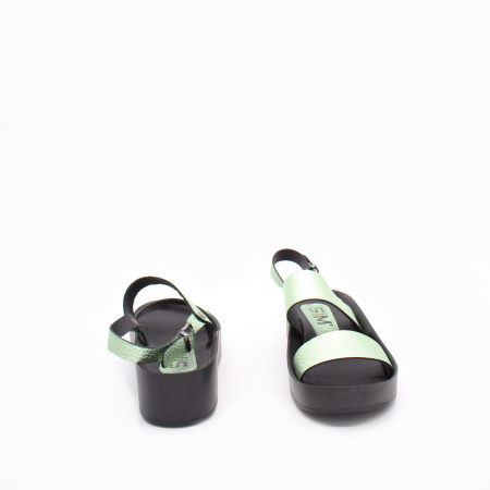 Босоножки на плоской подошве