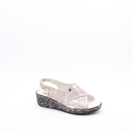 Босоножки с лазерной обработкой