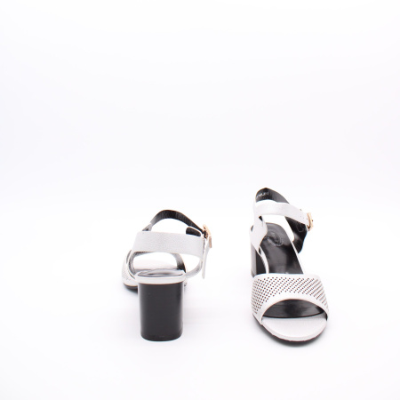 Босоножки на высоком каблуке