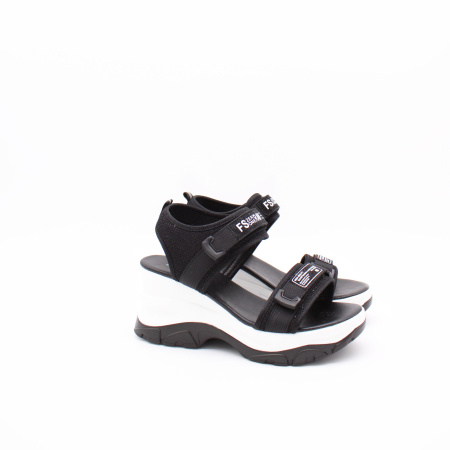 Чёрные сандалии на белой танкетке RESPECT