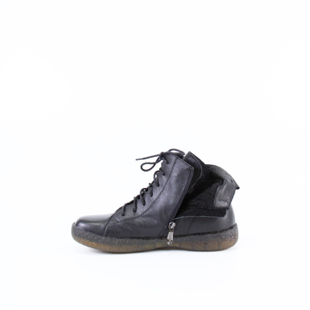 Ботинки на шнурках