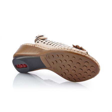 Босоножки с перфорацией и цветком