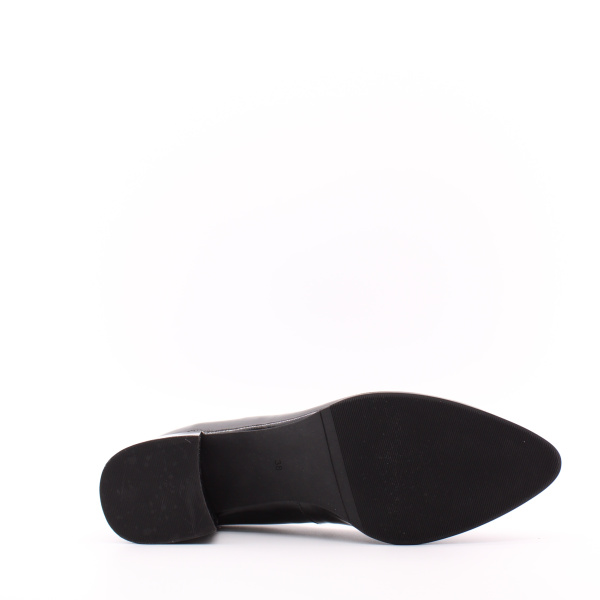 Лаковые черные туфли с декором BADEN