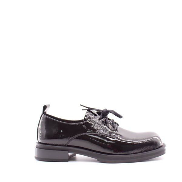 Полуботинки лаковые на низком каблуке RESPECT