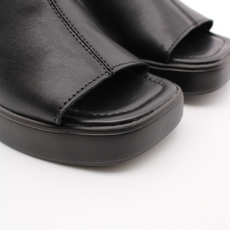 SPUR босоножки массивной подошве