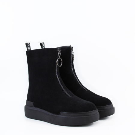 Ботинки замшевые на высокой подошве