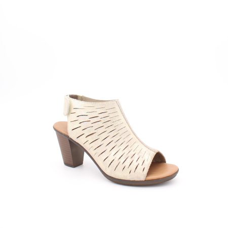 Босоножки с лазерной обработкой