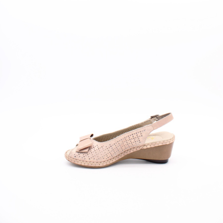 Розовые босоножки с бантом