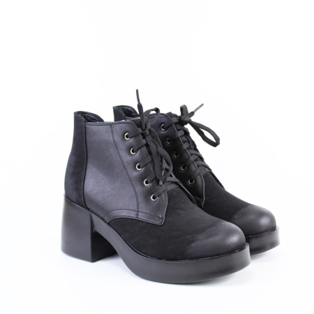 Ботинки на массивном каблуке