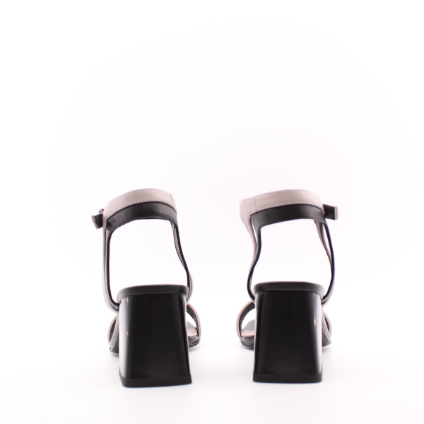 Босоножкина высоком квадратном каблуке LADY COUTURE