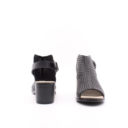 Босоножки с закрытой союзкой на пряжке RIEKER