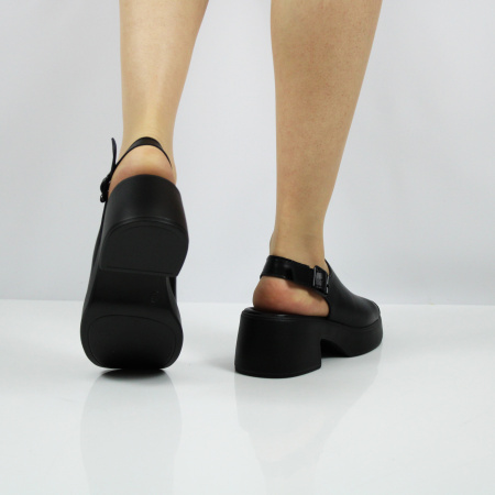 SPUR босоножки массивной подошве