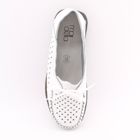 Белые перфорированные мокасины MADELLA 