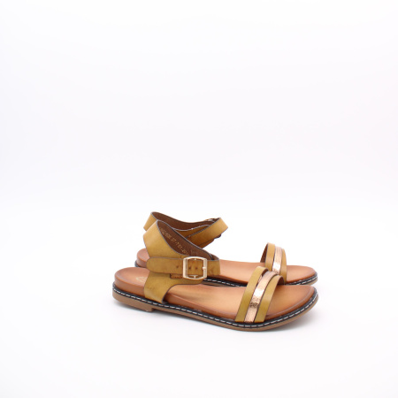 Сандалии на пряжке