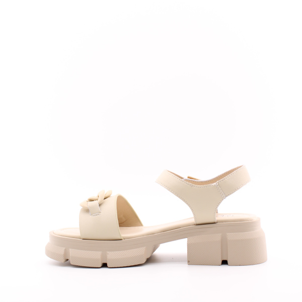 Босоножки с цепями MADELLA