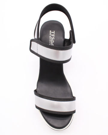 Серебрянные босоножки на танкетке TOFA