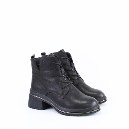 Ботинки со шнурками