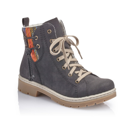 Ботинки с ярким декором