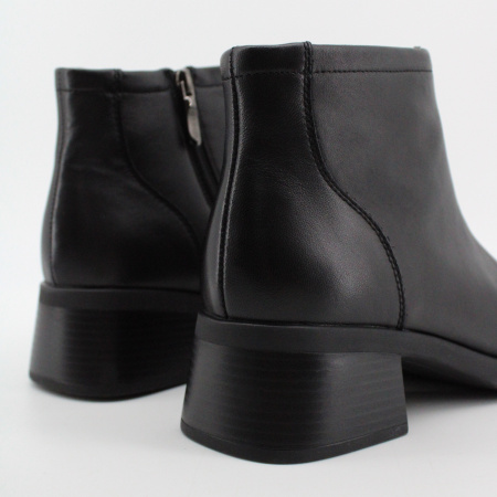 SPUR ботильоны на каблуке