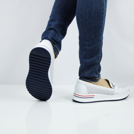 SPUR туфли перфорированые с пряжкой на союзке