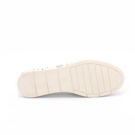 Белые мокасины с перфорацией CAPRICE