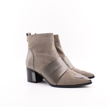 Замшевые ботильоны с кожаными вставками 