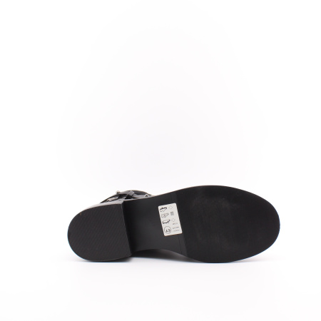 Ботинки с декоротивными ремнями