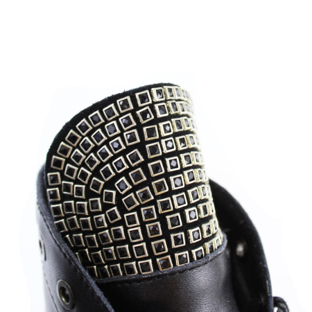 Ботинки с декором