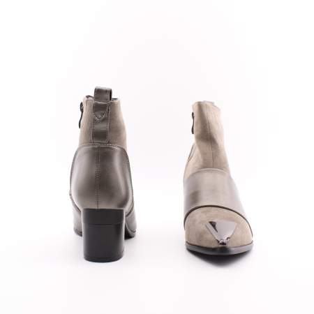 Замшевые ботильоны с кожаными вставками 