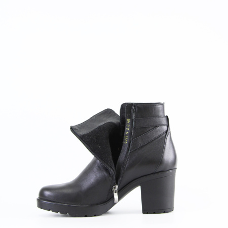 Ботильоны с застежками